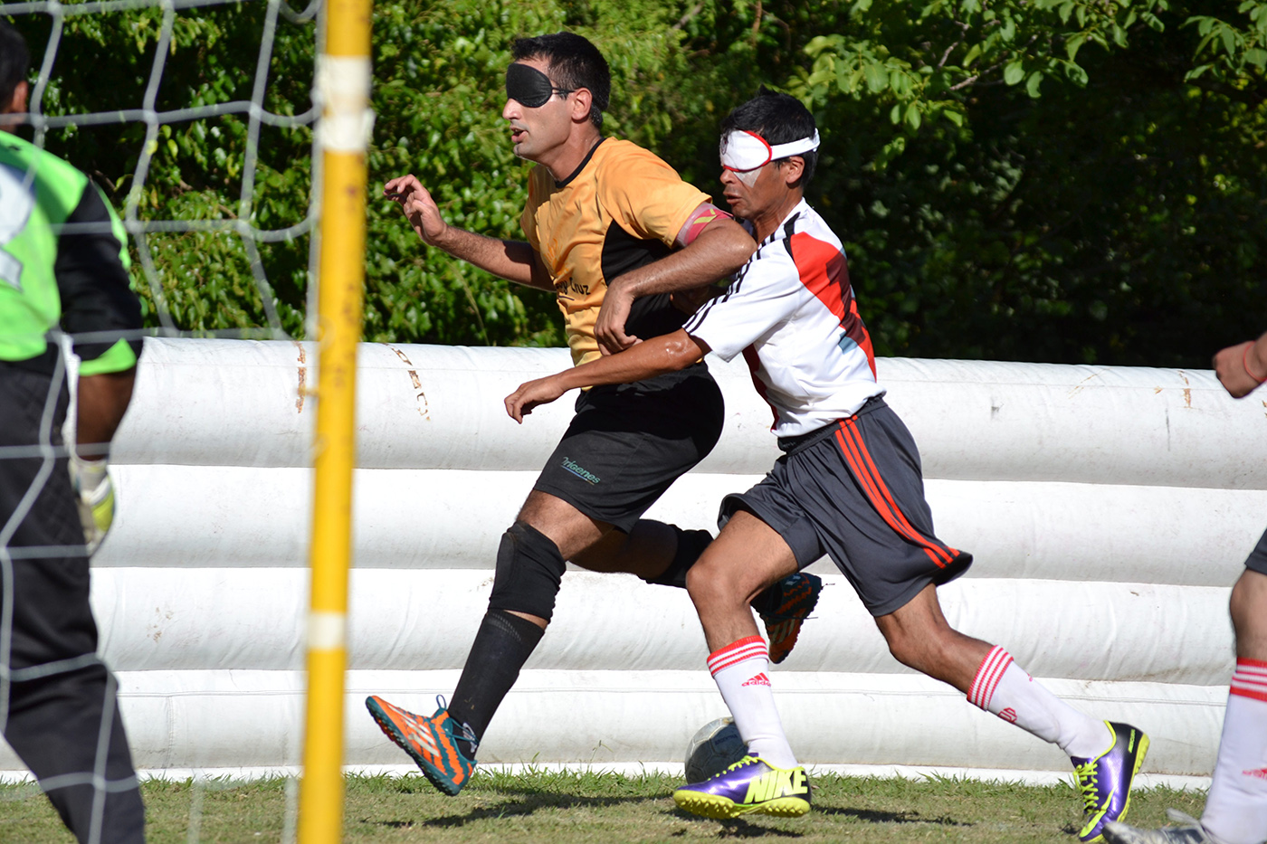 Fútbol para ciegos: Rosell y Godoy Cruz Uniredes van por el título