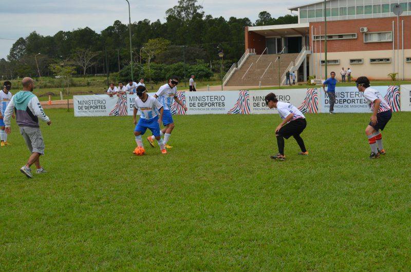 Fútbol para ciegos: ACHADEC y Libertad, semifinalistas