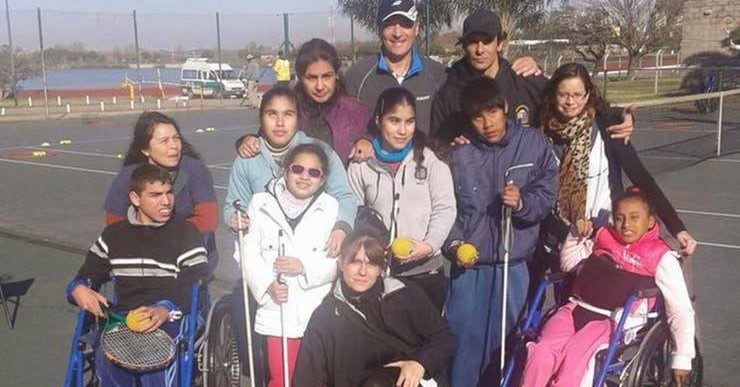 José Luis Clerc: “Una de las cosas que más me gustan es darle clases de tenis a los chicos con discapacidad”
