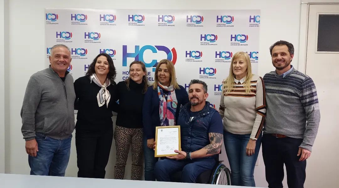 Parabádminton: Lucas Díaz Aspiroz, distinguido en Olavarría, busca fondos para cumplir su nuevo sueño en Santiago 2023